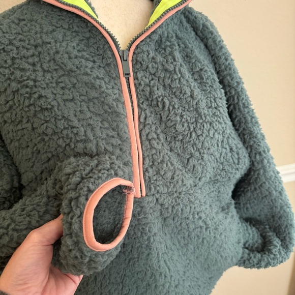 Express Fleece Pullover - Picture 4 of 7